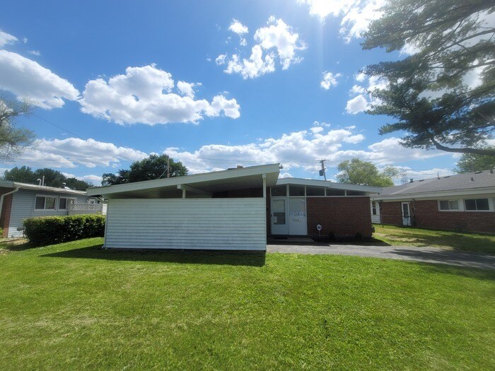 8460 January Avenue Available Now! House Rental in Berkeley, MO