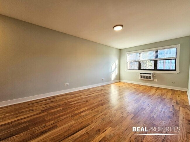 Building Photo - 1 bedroom in HIGHLAND PARK IL 60035