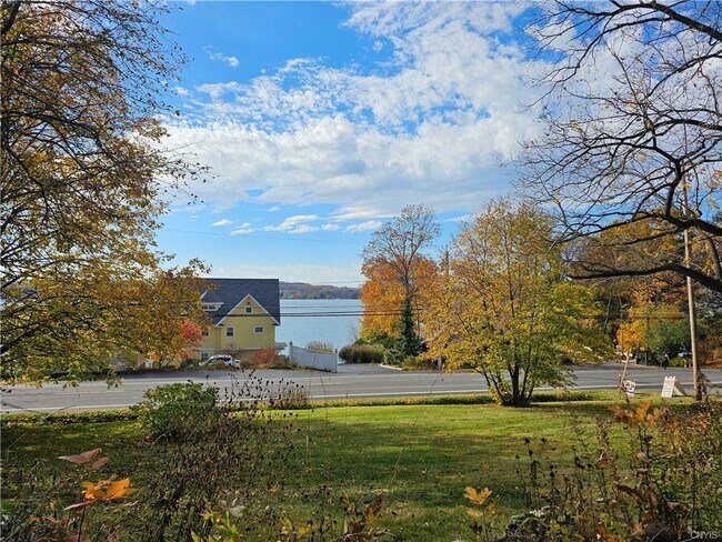Foto del edificio - 2698 E Lake Rd