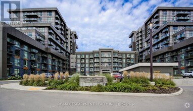 Building Photo - 450-450 Dundas St E