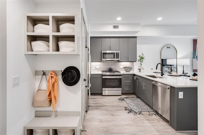 Foto del edificio - 1414 N Shepherd Dr