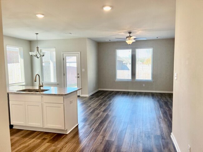 Building Photo - 924 Meridian Dr