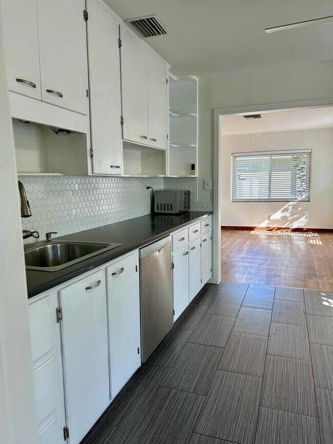 Building Photo - 2901 Hargill Dr