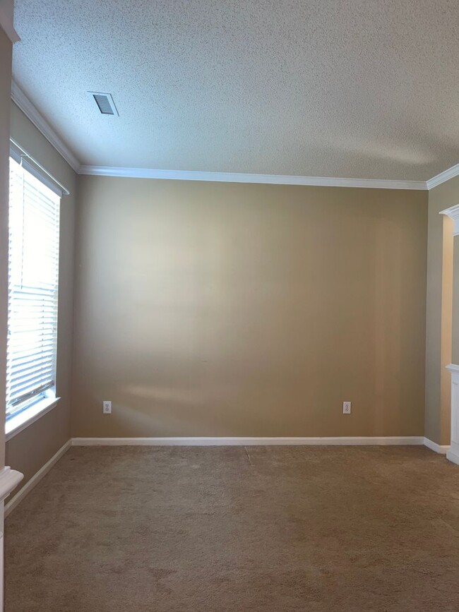 Building Photo - 120 Aberfeldy Way, Yorktown -