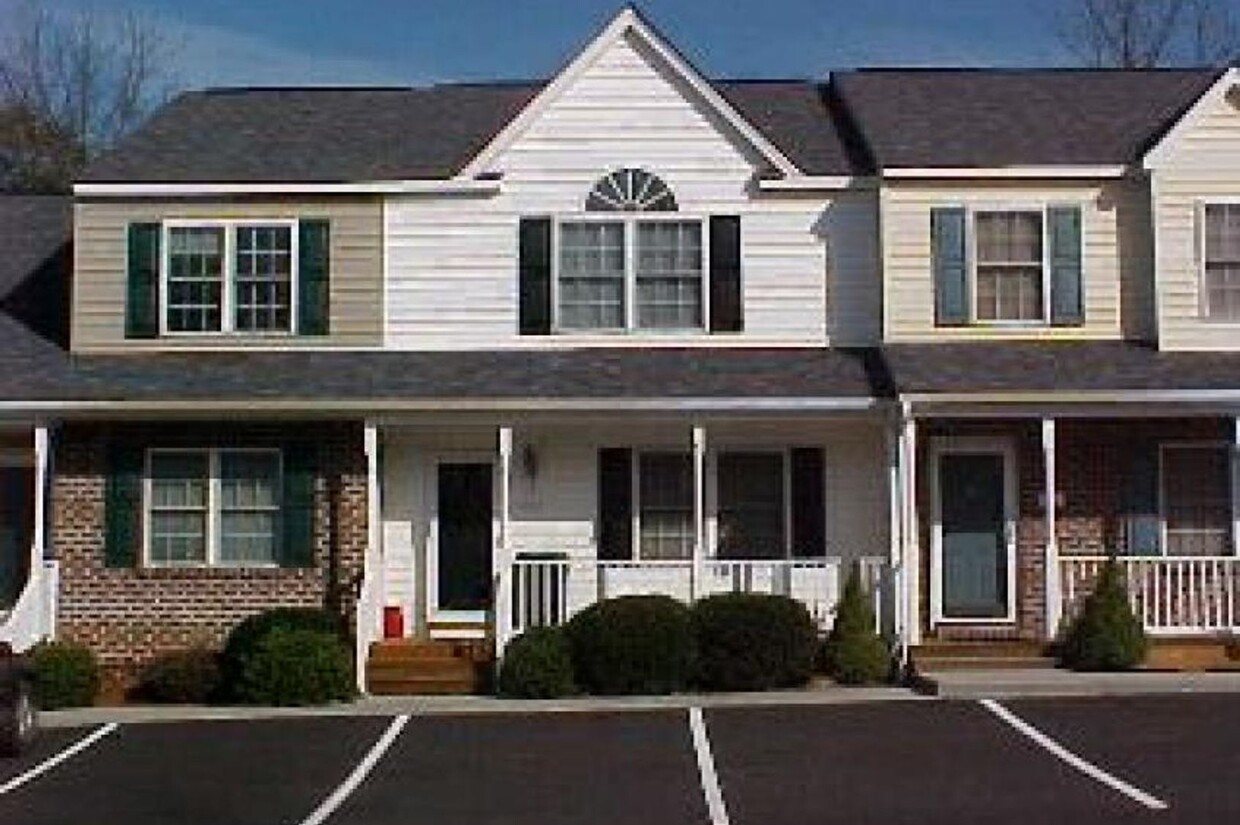 Foto principal - Wexford Townhomes off Leesville Road