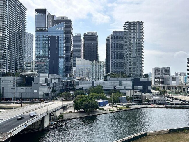 Building Photo - 350 S Miami Ave