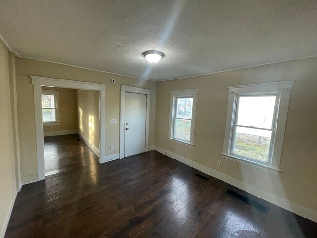 Foto del edificio - SECTION 8 and EDEN Accepted!! Stunning 4-Bed, 2-Bath Renovation in Lorain!!