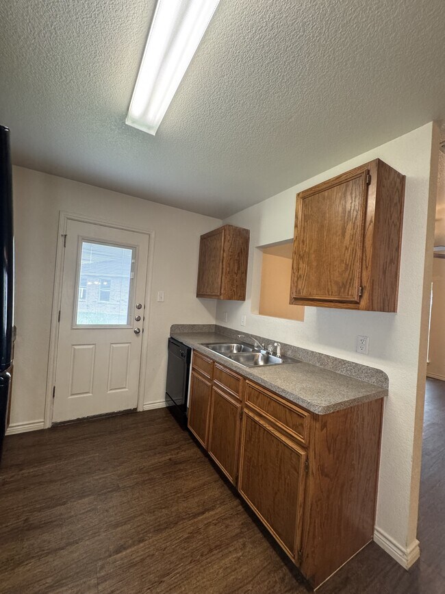 Building Photo - 1521 Justin Lp