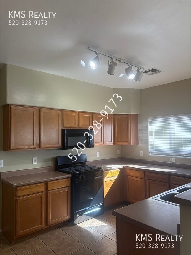 Building Photo - 3638 Drexel Manor Stra