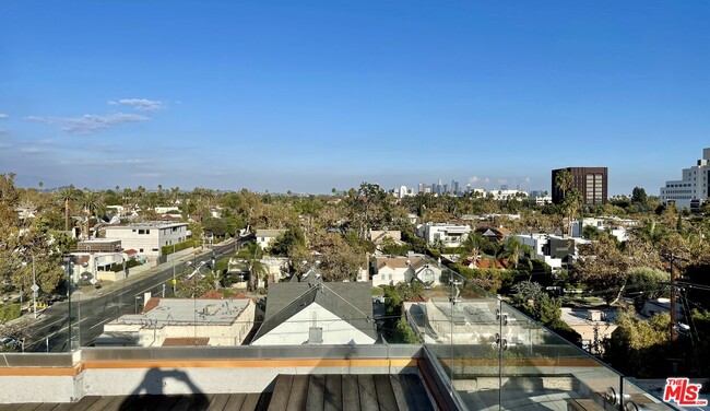 Foto del edificio - 600 S La Brea Ave