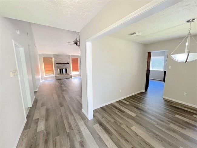 Foto del edificio - 15047 Blueridge Rd