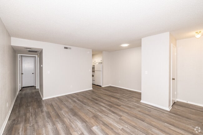 1BR, 1BA - 650SF - Living and Dining Area - Sunwood Apartments