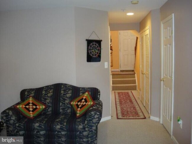 Building Photo - 14160 Tatani Dr