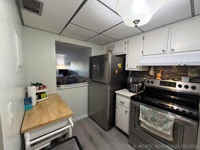 Building Photo - 1630 Embassy Dr