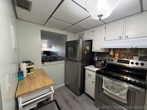 Building Photo - 1630 Embassy Dr