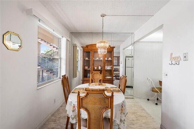 Building Photo - 551 SW 135th Ave