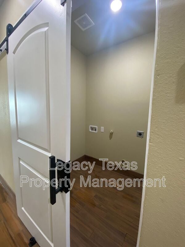 Foto del edificio - 105 Sabine Ave