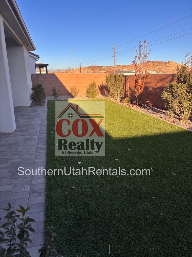 Building Photo - 4 bed plus office | 2.5 bath | 3 car garag...