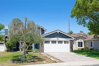 Building Photo - 41495 Avenida De La Reina