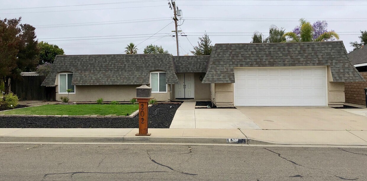 Foto principal - 202 Larkspur Dr