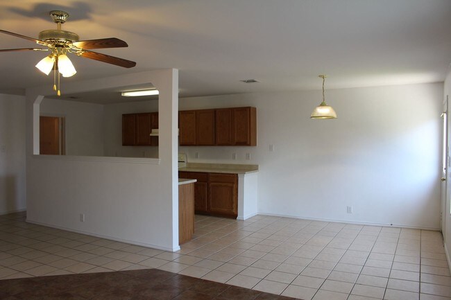 Foto del edificio - 3 br, 2 bath House - 284 Texas Mulberry