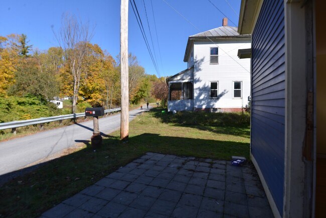 Foto del edificio - The Dog and Bee House, LLC