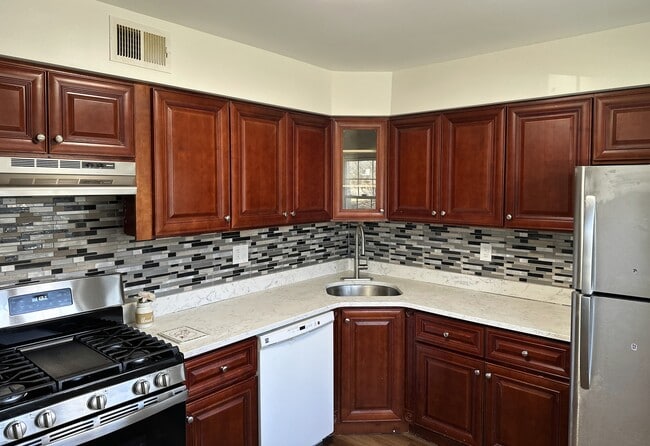 Building Photo - 8401 Hana Rd