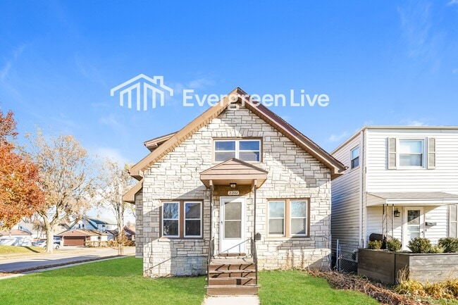 Building Photo - 2202 S 71st St