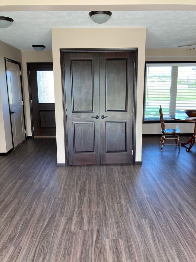 Building Photo - Prairie Bluff Condo