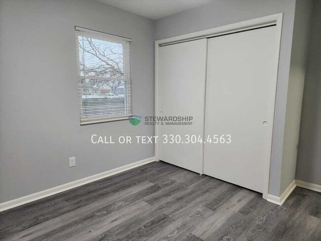 Building Photo - 2557 Edwin Ave