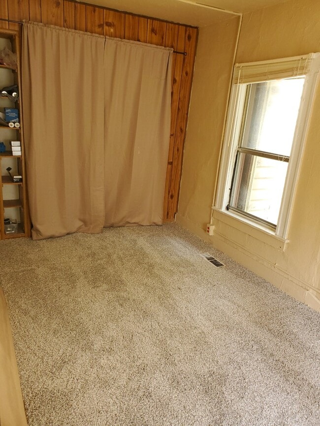 Building Photo - 410 N Corona St