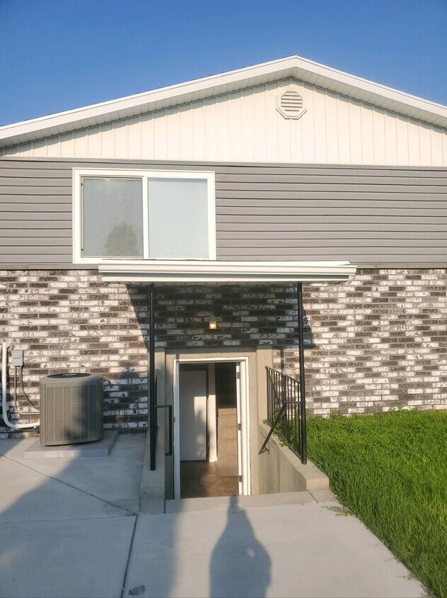Primary Photo - 11168 S Temple Dr