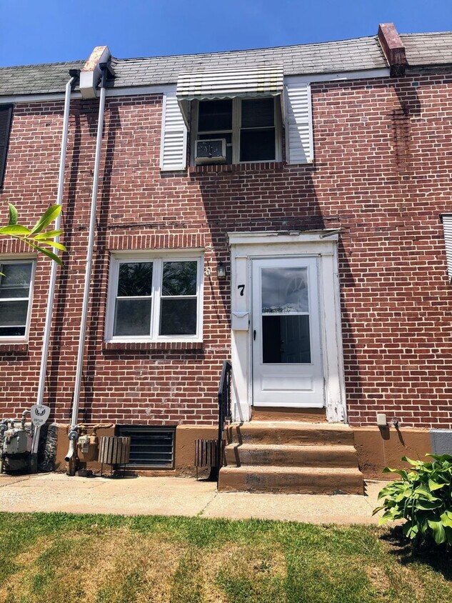 Primary Photo - Beautiful Two Bedroom Home in Norristown's...