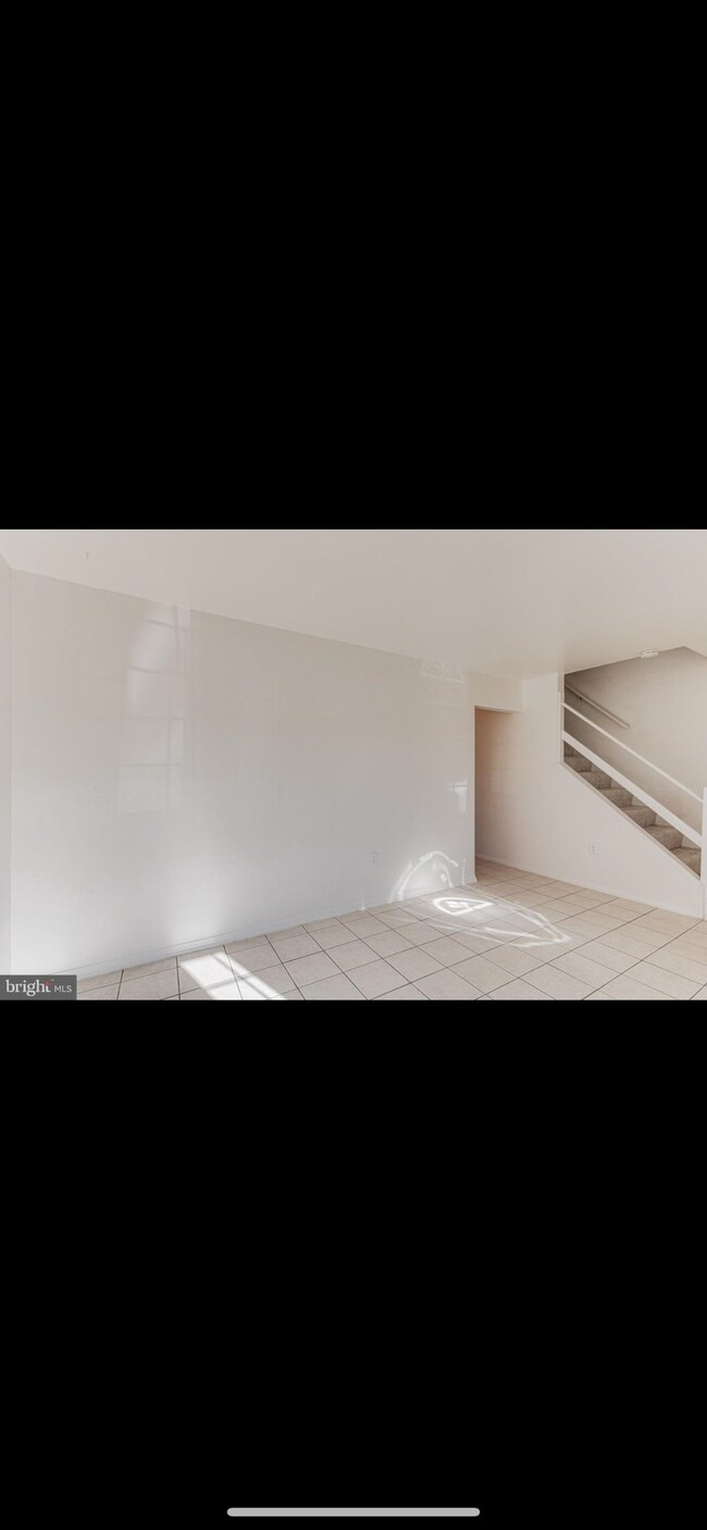 Foto del edificio - 905 Bellows Ave