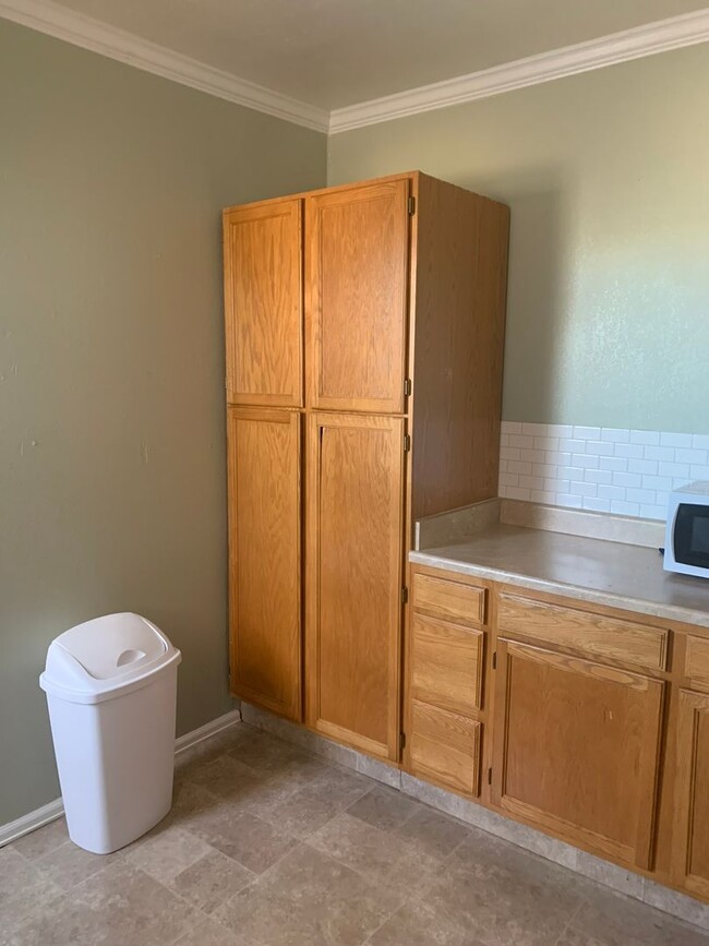 Building Photo - Cozy 2 Bedroom in Ivywild