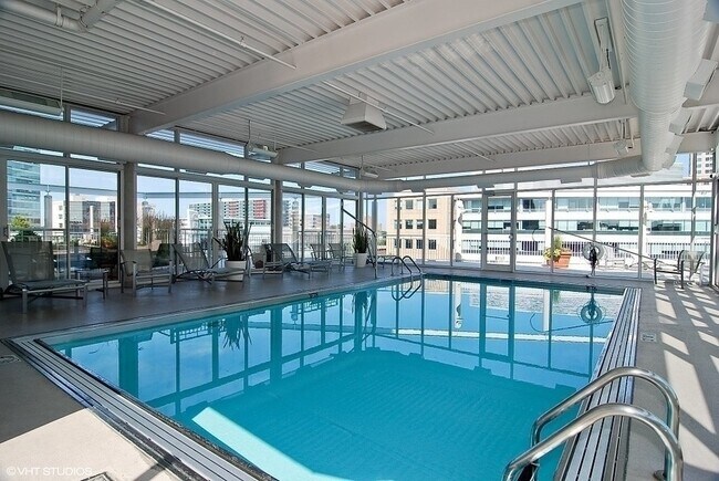 Foto del edificio - 1640 Maple Ave