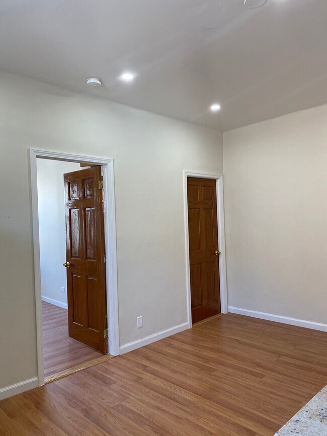 Living/Kitchen Area - 918 34th Ave