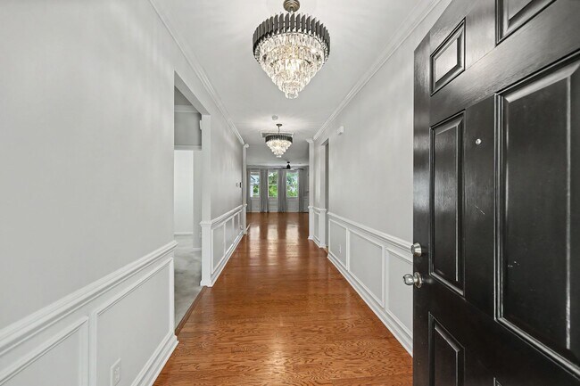 Building Photo - 247 Clayburne Dr