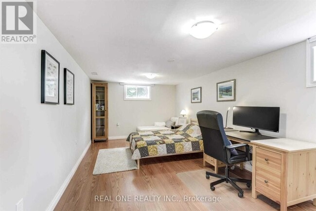 Building Photo - 3482 Ashcroft Crescent