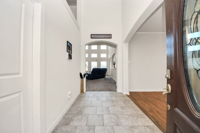 Building Photo - 622 Aberhill Dr