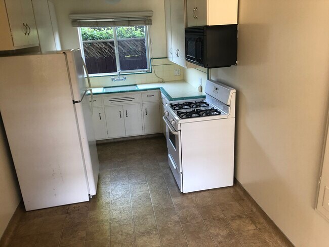 Kitchen - 800 Arbor Rd