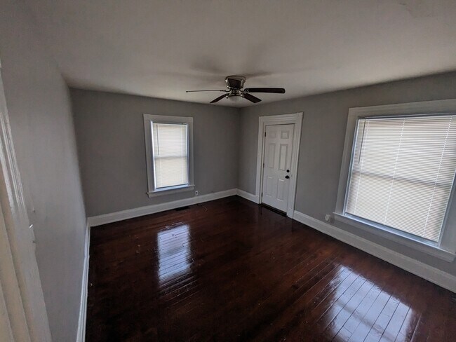 Foto del edificio - 5143 Hunter Ave