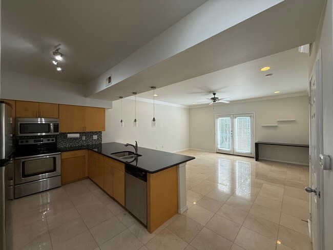 Building Photo - 3102 Kings Rd