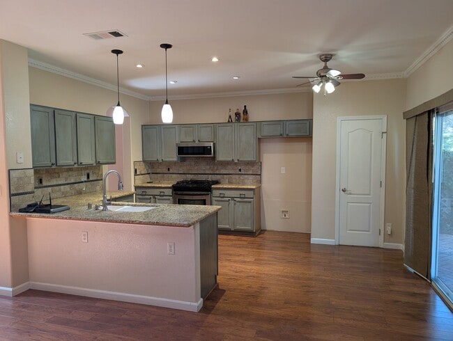 Foto del edificio - Nice and modern home with upgraded amenities, a wonderful floor plan, master suite, nice backyard...