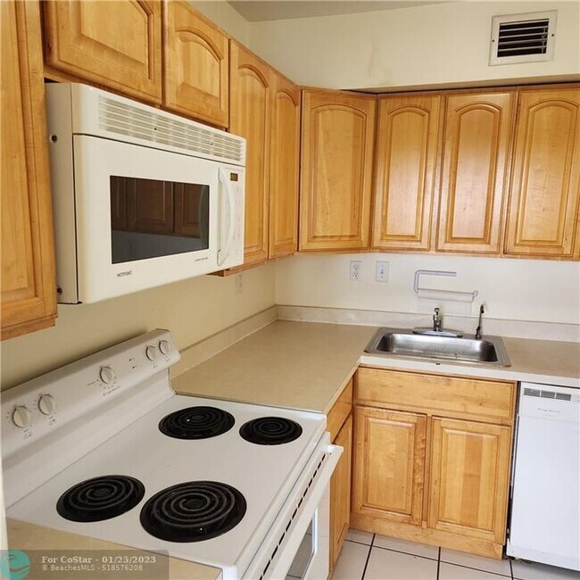 Building Photo - 455 S Pine Island Rd