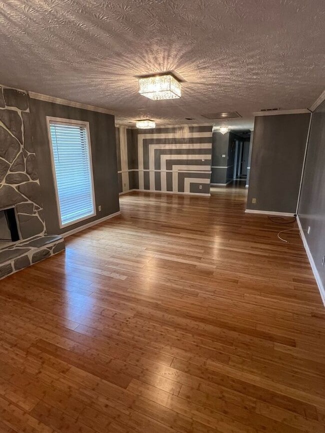 Building Photo - Charming 3 bedroom 2 bathroom Ranch-Style ...