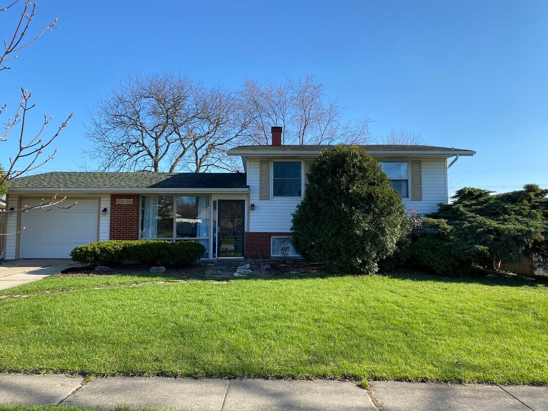 9525 Elm Ave, Mokena, IL 60448 House Rental in Mokena, IL