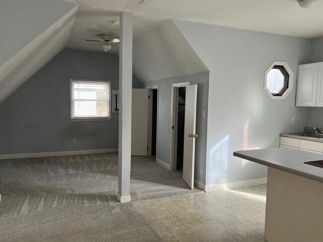 área del dormitorio - 213 Georgia Ave