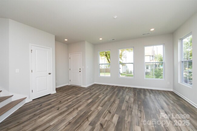 Foto del edificio - 2550 Lydia Ave