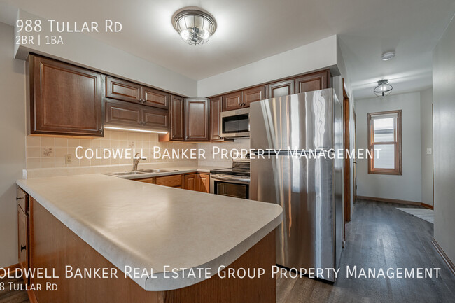 Building Photo - 988 Tullar Rd